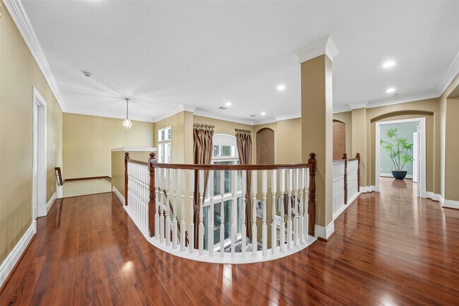 Building Photo - 5934 Stratford Gardens Dr