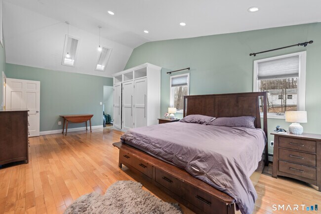 Building Photo - 297 South Rd