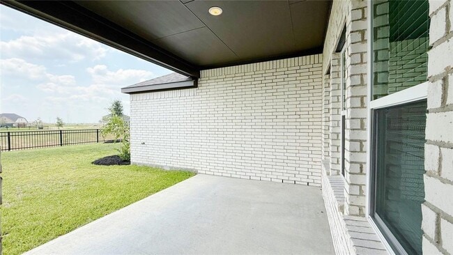 Building Photo - 27315 Blue Pool Dr