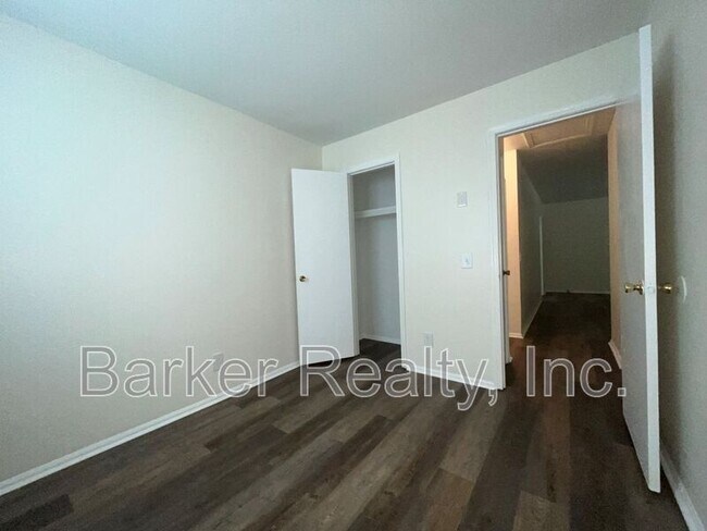 Building Photo - 7520 Stuart Dr