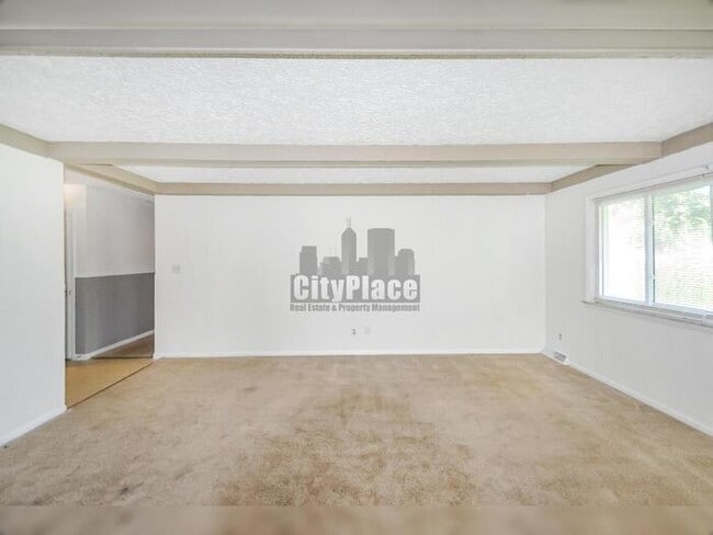 Building Photo - 636 Oak Dr