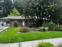 Building Photo - 564 Wimbledon Rd NE