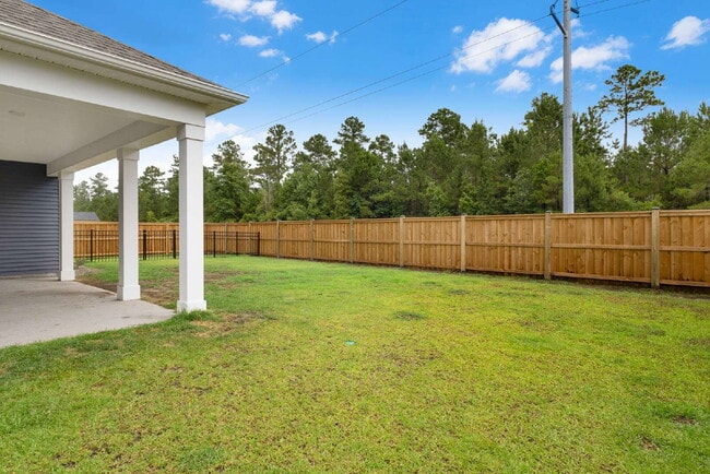 Building Photo - Spacious 4 Bedroom Home in Blake Farm