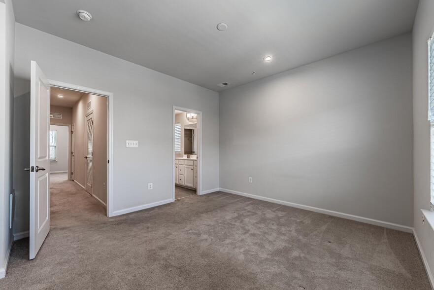 Building Photo - 201 S Macon St