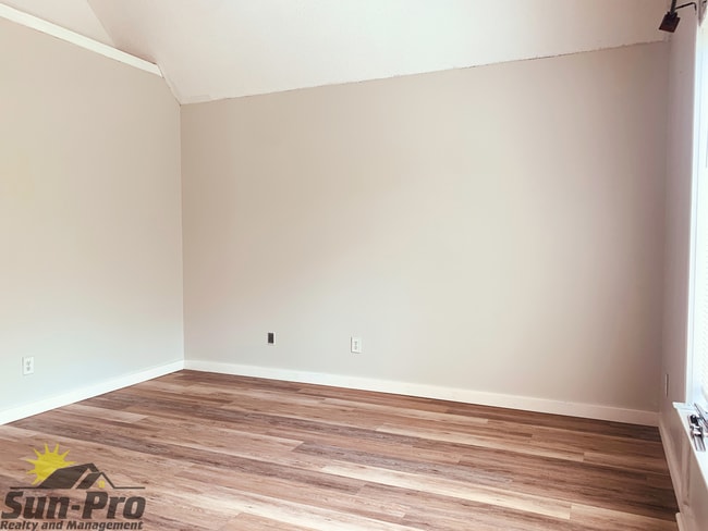 Building Photo - 3960 Oak Trail Run