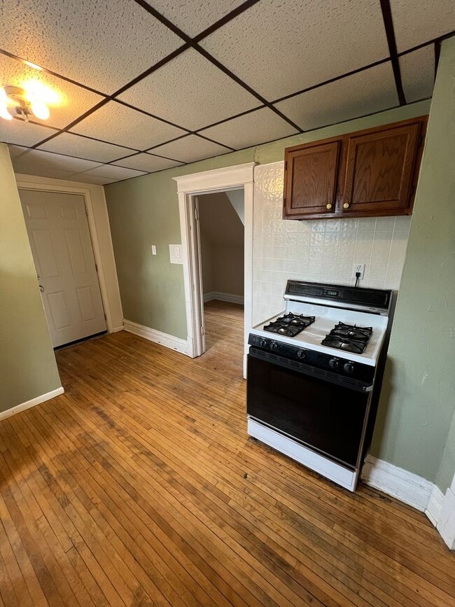 Building Photo - AVAILABLE JUNE - Upper 2 Bed 1 Bath in Billings Park Superior