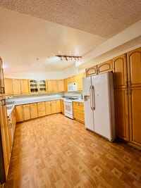 Building Photo - 6327 Blackberry St