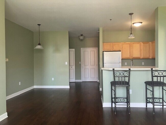 Building Photo - 4120 S Lake Dr