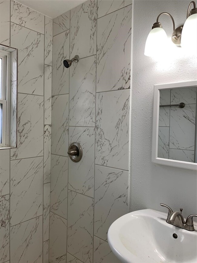 Building Photo - 2303 Blodgett St