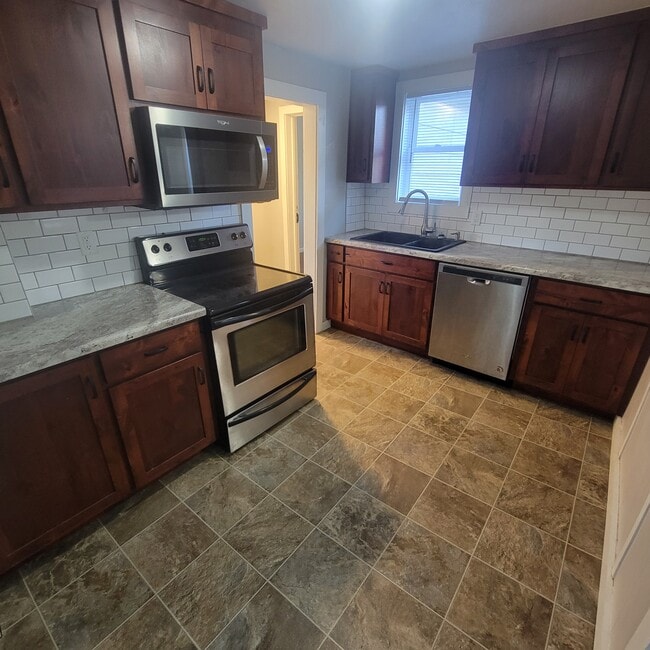 Building Photo - 242 9th Ave N