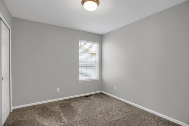 Building Photo - 18932 High Point Blvd