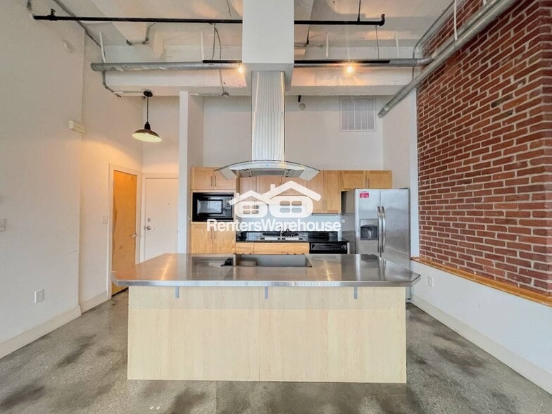 Building Photo - 500 Granby St
