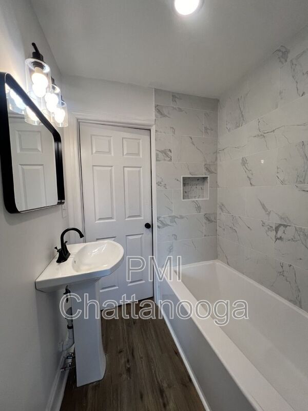 Building Photo - 1500 Arlington Ave