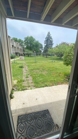 Building Photo - 30535 W 14 Mile Rd