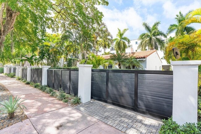 Building Photo - 1024 Lenox Ave.