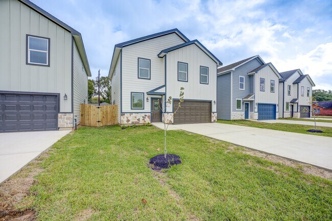 Building Photo - 410 N 4th St