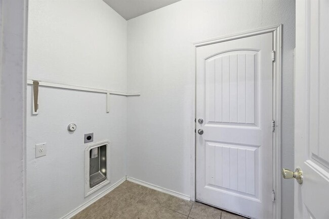 Building Photo - 13535 Abraham Lincoln St