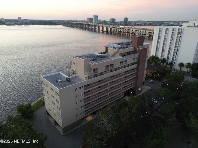 Building Photo - 1590 Le Baron Ave