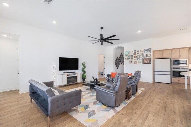 Building Photo - 916 Willie Rnch Wy