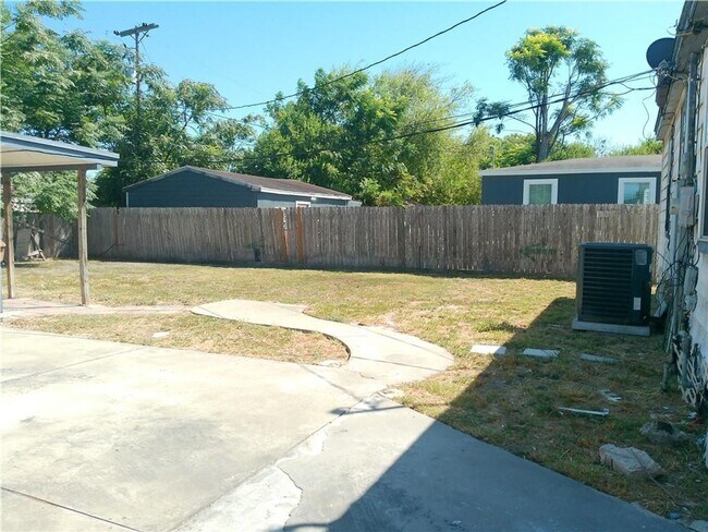 Building Photo - 1438 Ormond Dr
