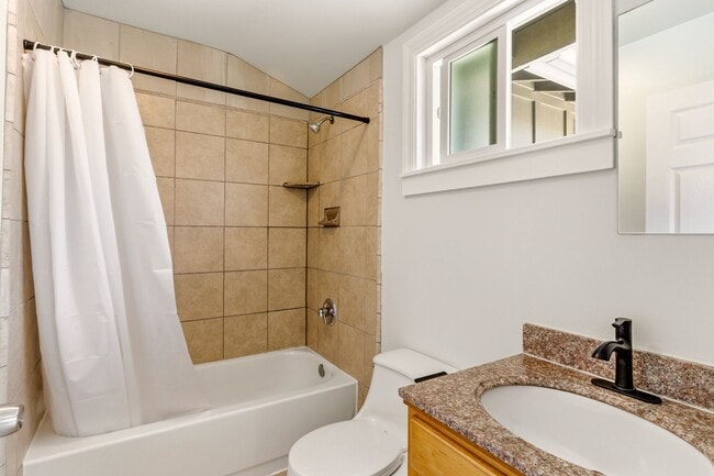 Building Photo - Newly Remodeled 4-Bedroom Oakland Duplex with Gated Parking