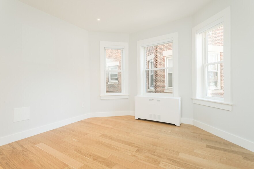 Building Photo - 37 Radnor Rd