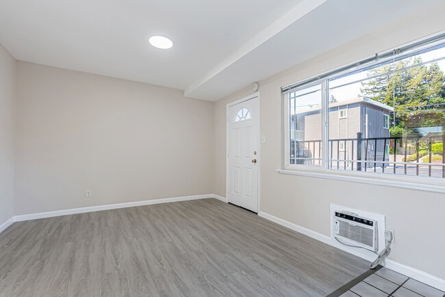 Building Photo - Sandpiper Apartments