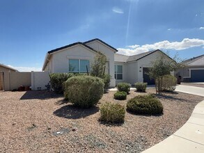 Building Photo - Single Family Home 3bedroom 2.5 baths