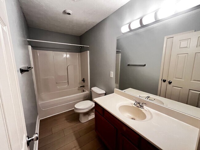 Building Photo - Beautiful 4 Bedroom and 2.5 Bath Home