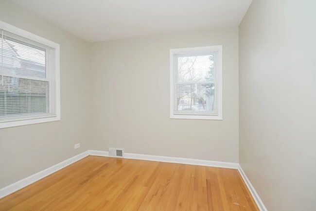 Building Photo - 5241 Lee St