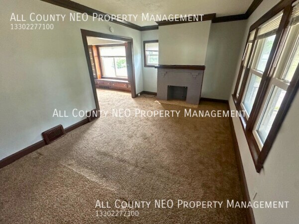 Building Photo - Cozy 2-Bedroom with Ample Storage and Char...