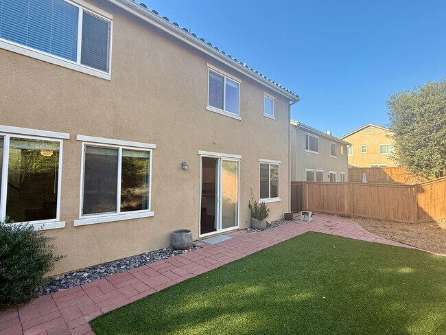 Building Photo - Beautiful 5-Bedroom Home In Oceanside