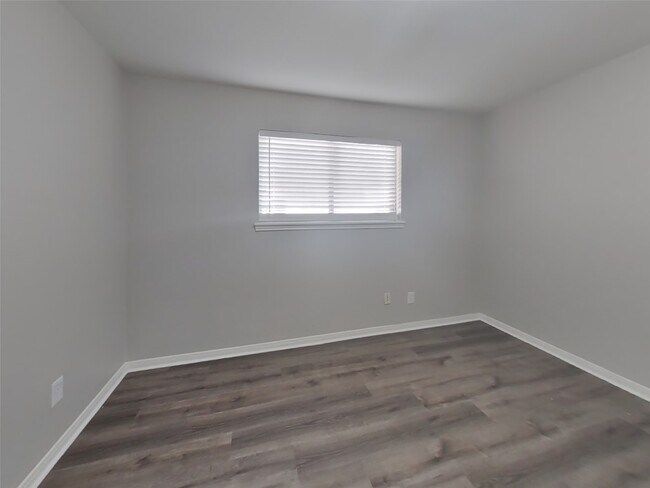 Building Photo - 5523 Foresthaven Dr