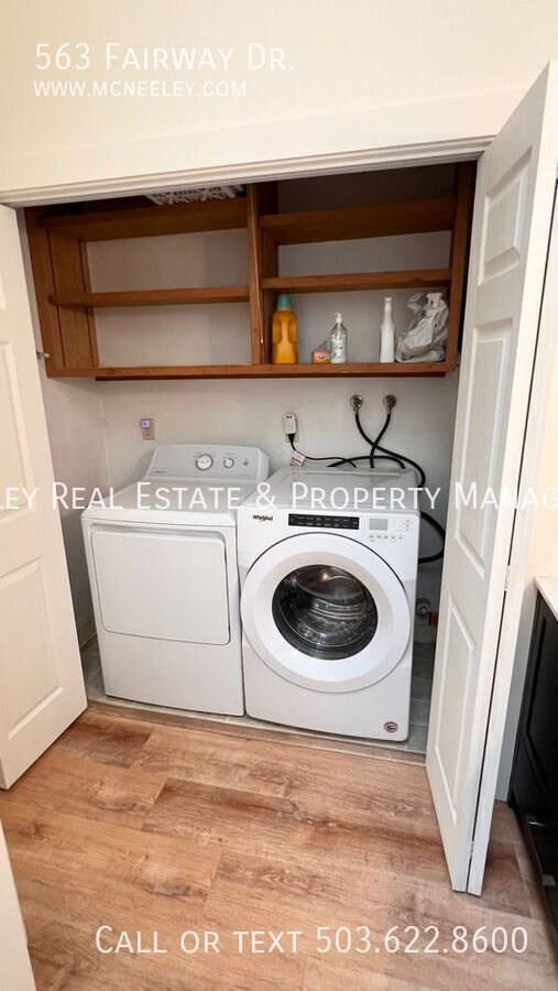 Building Photo - 563 Fairway Dr