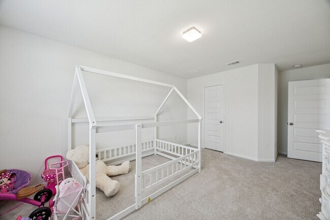 Building Photo - 200 Vly Rnch Trl