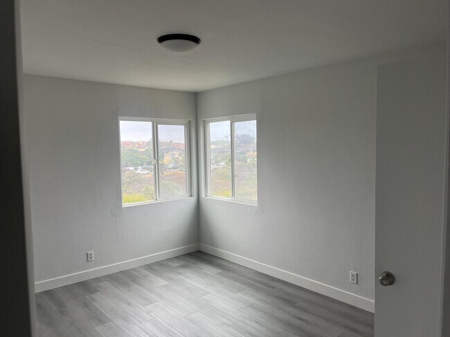 Building Photo - 609 S Cedros Ave