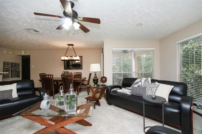 Building Photo - 8051 Bay Branch Dr