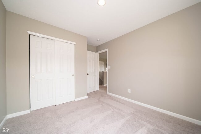 Building Photo - 7062 English Oak Dr