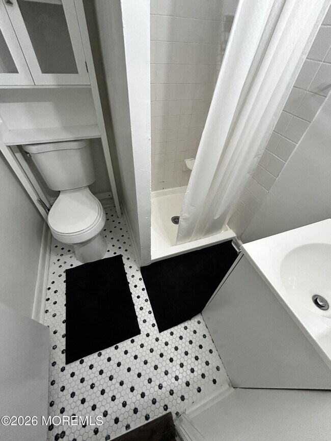 Building Photo - 63 Madison St