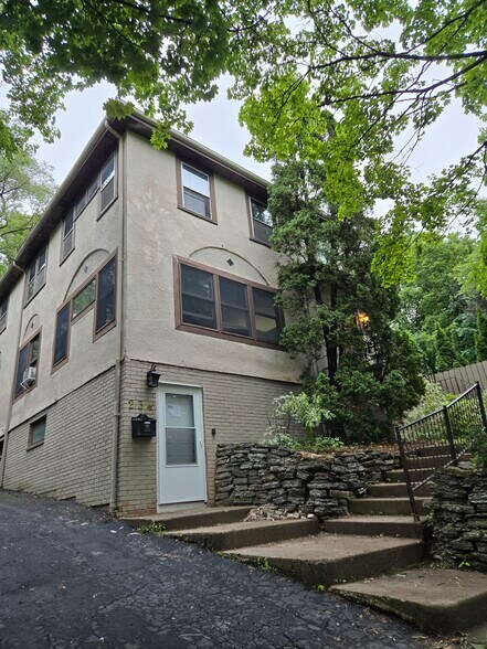 3 Unit Building, Shared Laundry - 234 Clermont St