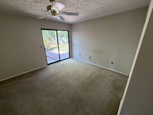 Building Photo - 2055 SW Cranberry St