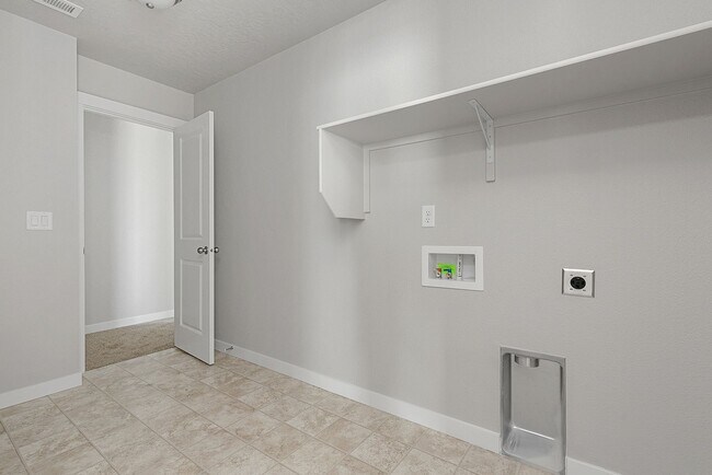 Building Photo - 3 Bed 2.5 Bath + Loft & Office located in the Greyhawk Subdivision