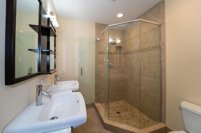 Building Photo - 31 Menendez Rd