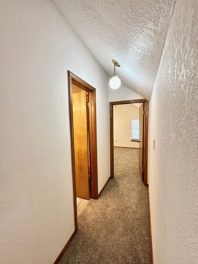 Building Photo - 2502 NE Kingsbriar Pl