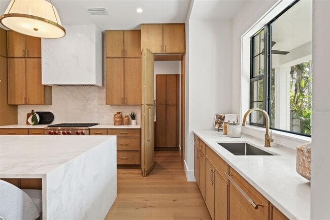 Building Photo - 804 Idlewood Dr