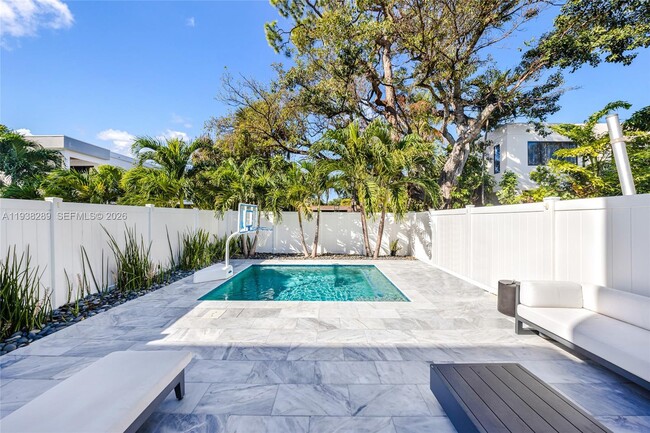 Building Photo - 817 NE 17th Way