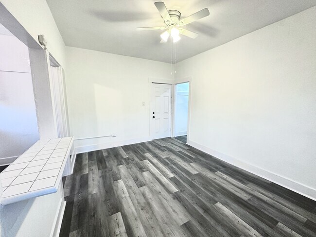 Building Photo - 1278-04 N Wilton Place