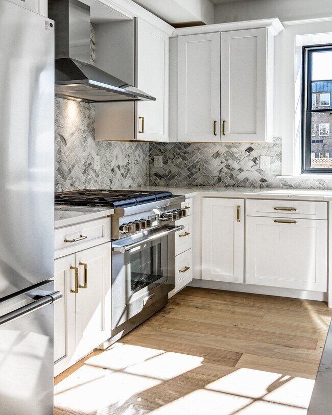 Building Photo - 20 E Redman Ave