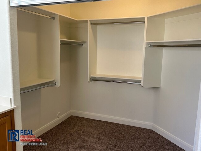 Building Photo - Charming Home is St. George