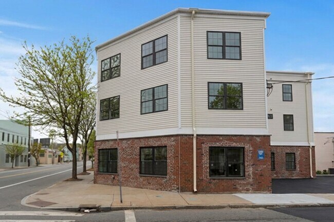 Building Photo - 531 Smith St